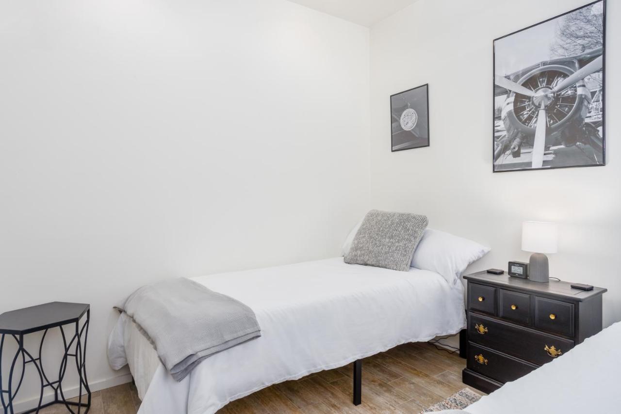 Downtown Contemporary Cove Villa Anchorage Bagian luar foto
