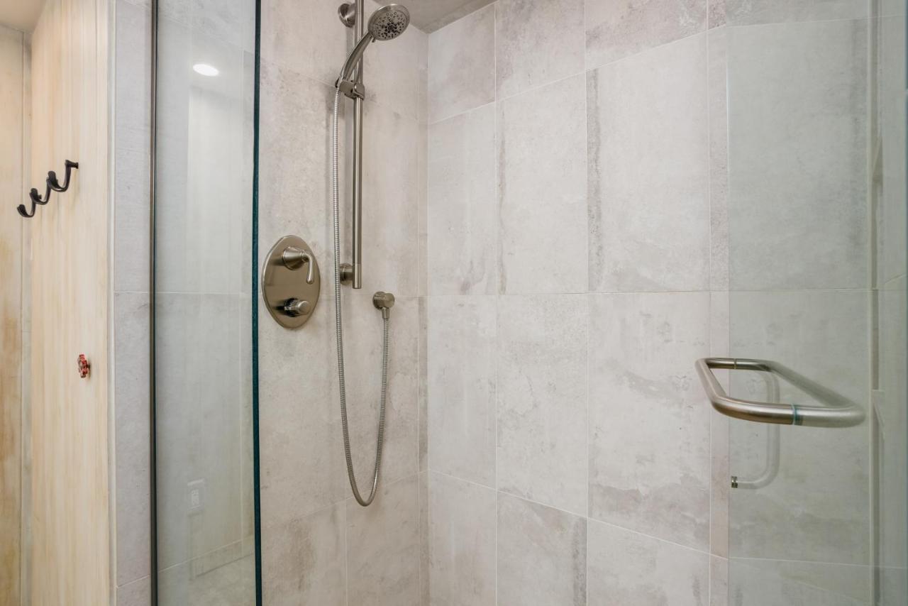 Downtown Contemporary Cove Villa Anchorage Bagian luar foto